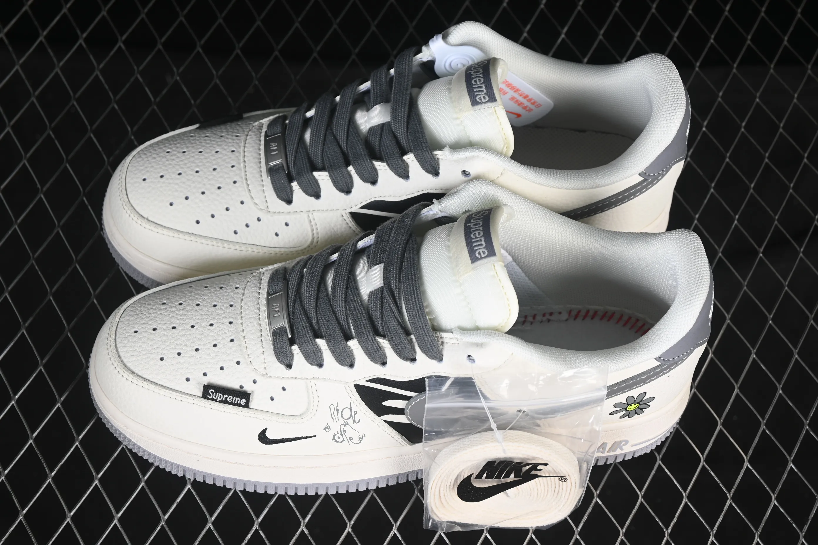 All categories Nk Air Force 1 Air Force series Nk Air Force 1 Low Air Force low top Nike Air Force 1'07 Low Supreme joint graffiti beige gray Air Force 1 low top casual sneakers QW5606-272